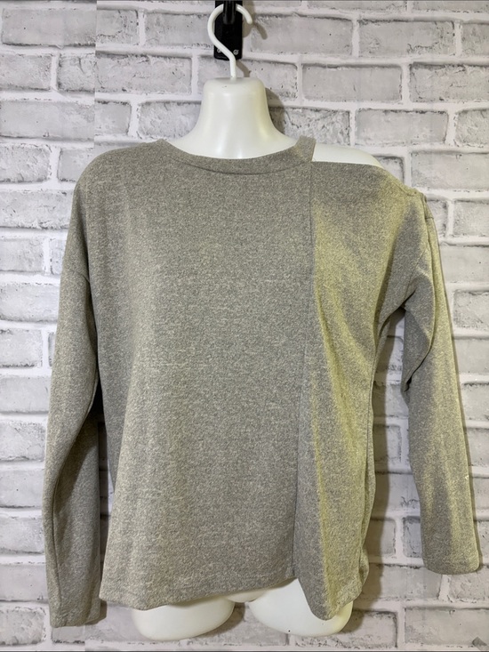 Suzy Shier Sweaters - Suzy Shier cold shoulder Gray Crewneck Sweater, small